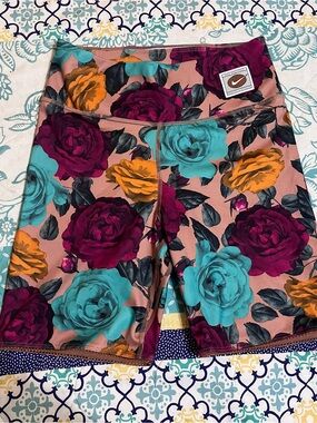 Nike One Women’s Dri-FIT Icon Clash Floral Biker Shorts (Size: Small)
